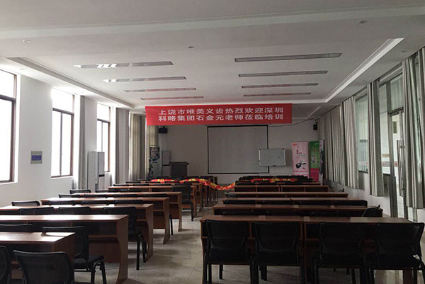 <iframe height=100% width=100% src='http://player.youku.com/embed/XNjUzMTQxODUy' frameborder=0 'allowfullscreen'></iframe>